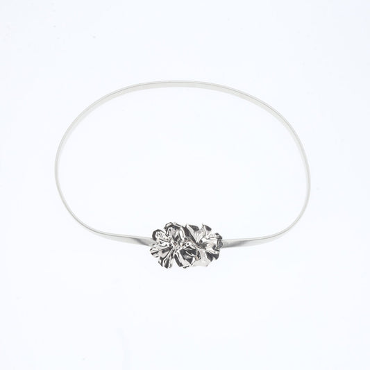 Cinto Metálico com Mola Elástica e Fivela de Flor Prata