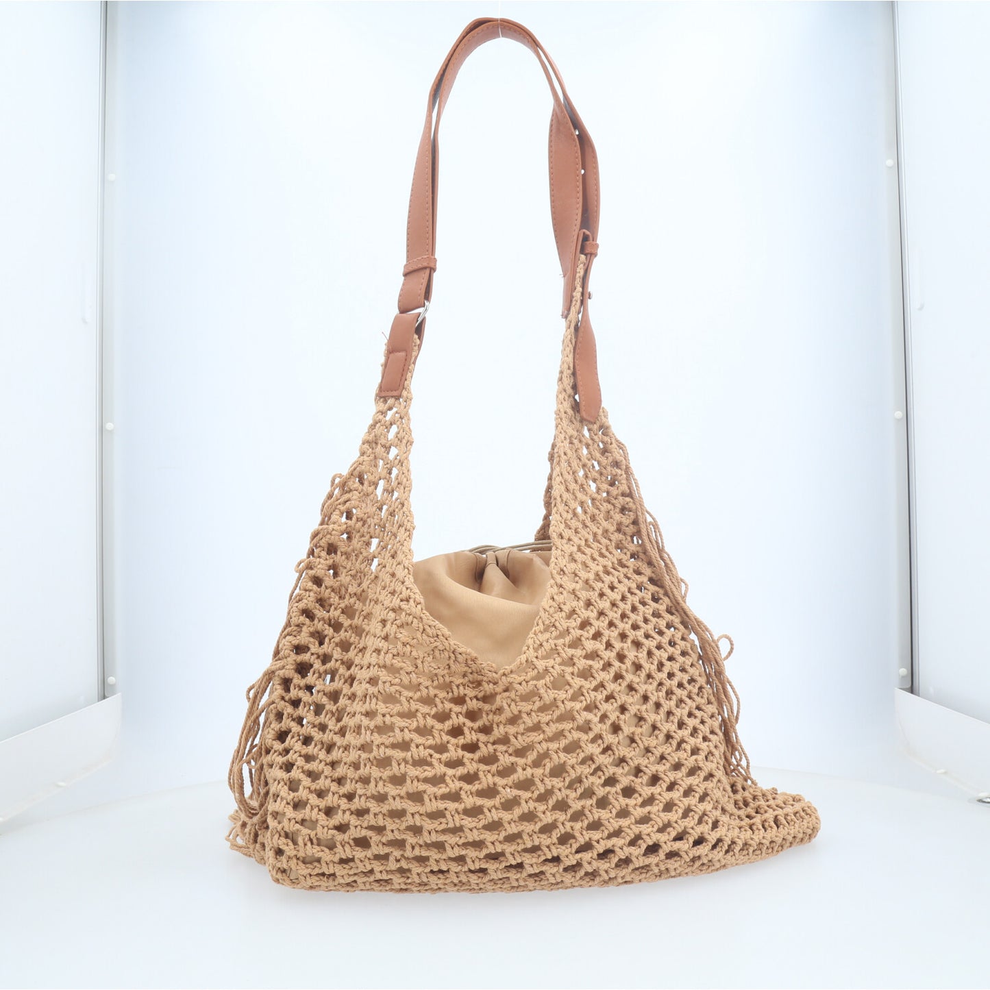 Bolsa Grande em Crochê com Detalhe em Franjas  Caramelo
