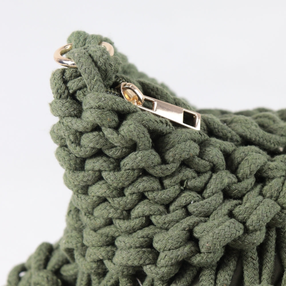 Bolsa Meia Lua em Ráfia com Design Trançado Verde
