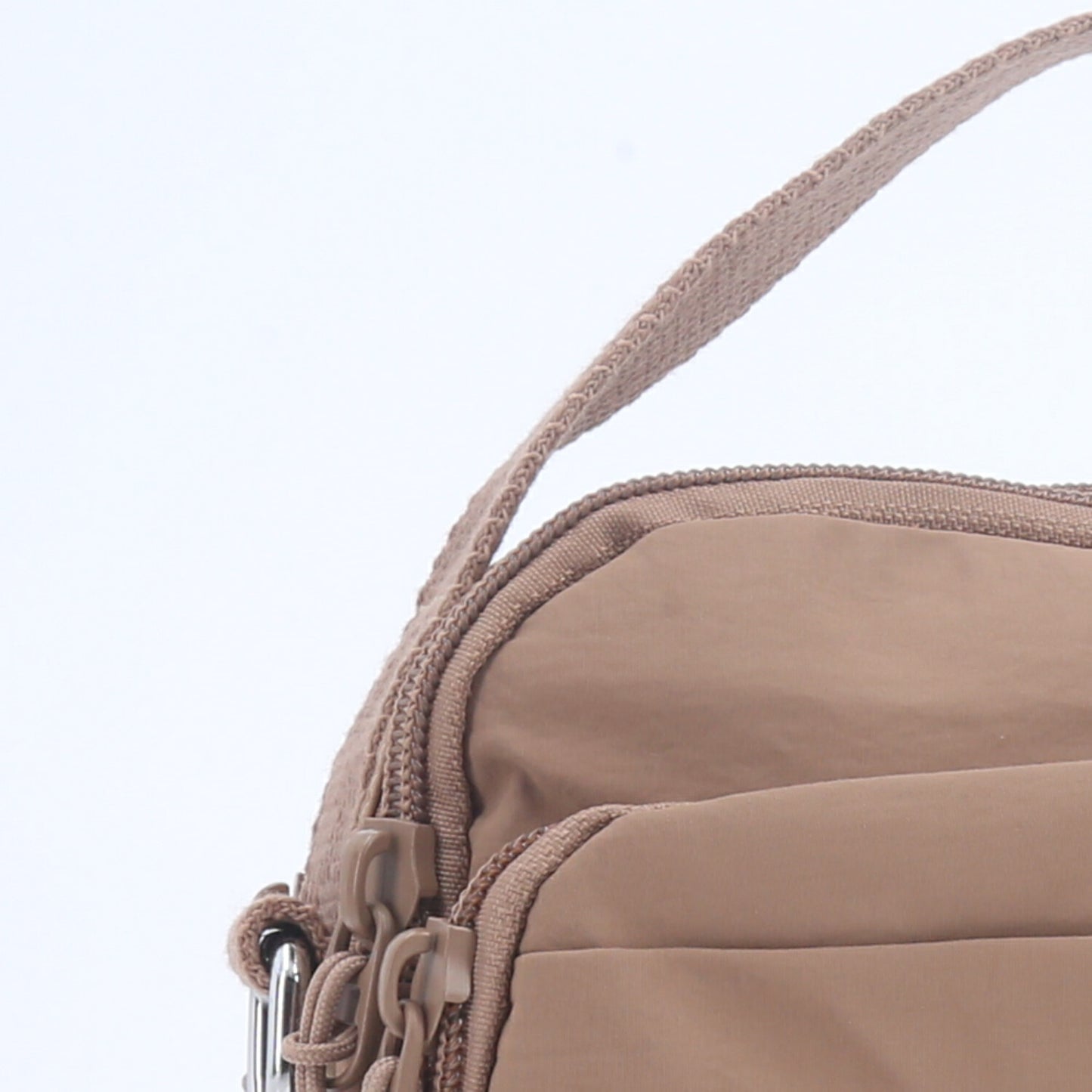 Bolsa Feminina Transversal em Nylon com Alça Regulável Caqui