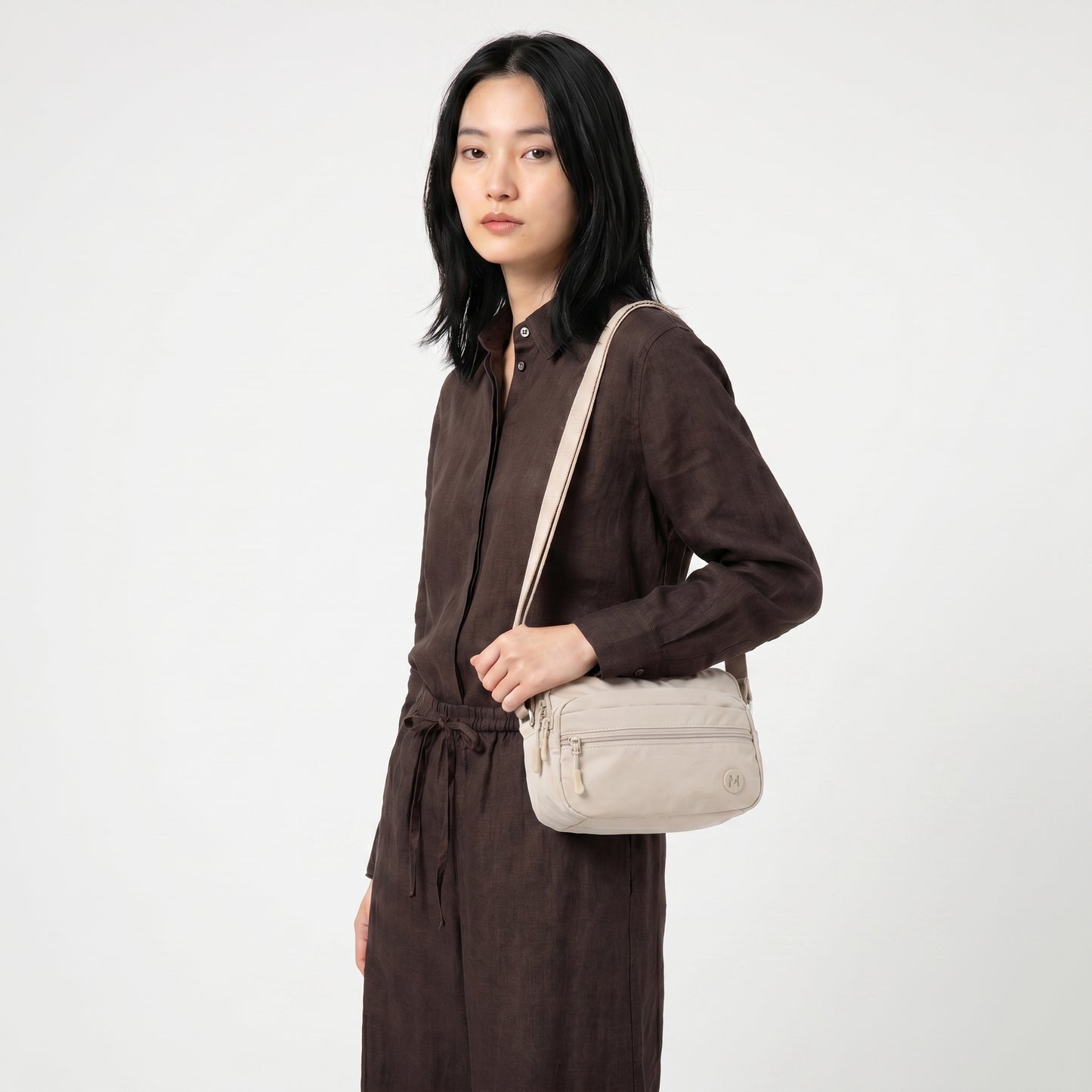 Bolsa Feminina Transversal em Nylon com Alça Regulável Marfim