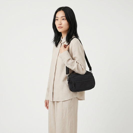 Bolsa Feminina Transversal em Nylon com Alça Regulável Preto