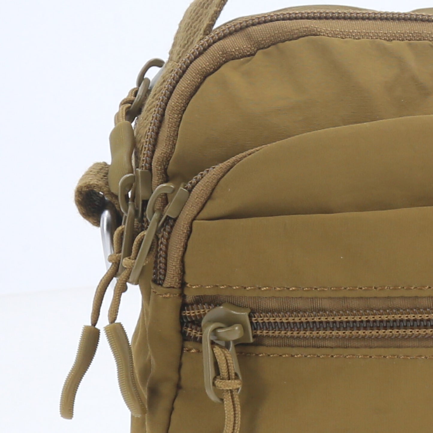Bolsa Feminina Transversal em Nylon com Alça Regulável Verde
