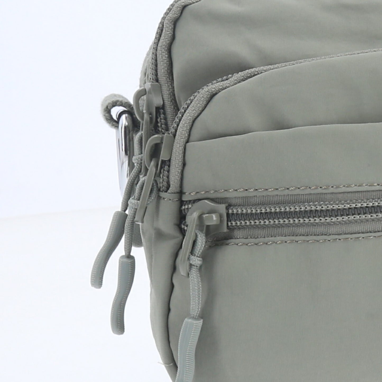 Bolsa Feminina Transversal em Nylon com Alça Regulável Verde claro