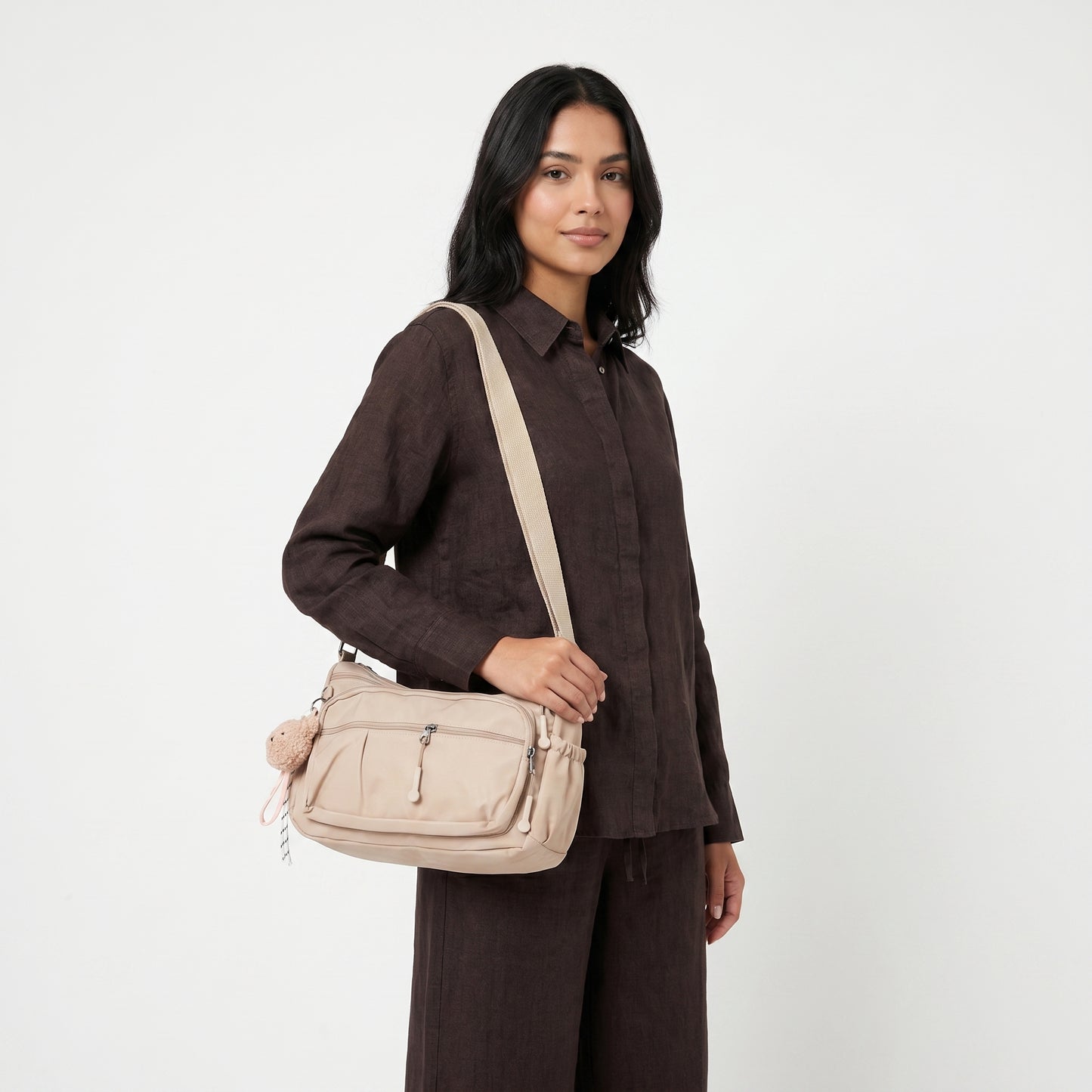 Bolsa Feminina Nylon Transversal com Bolsos e Zíper Marfim