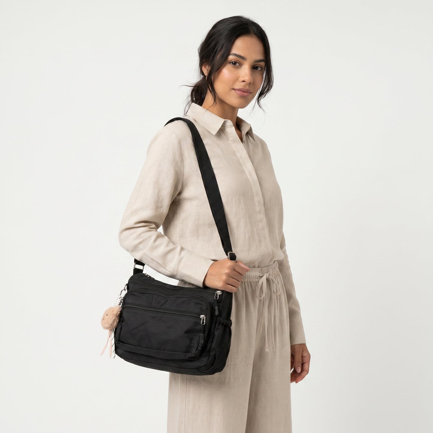 Bolsa Feminina Nylon Transversal com Bolsos e Zíper Preto