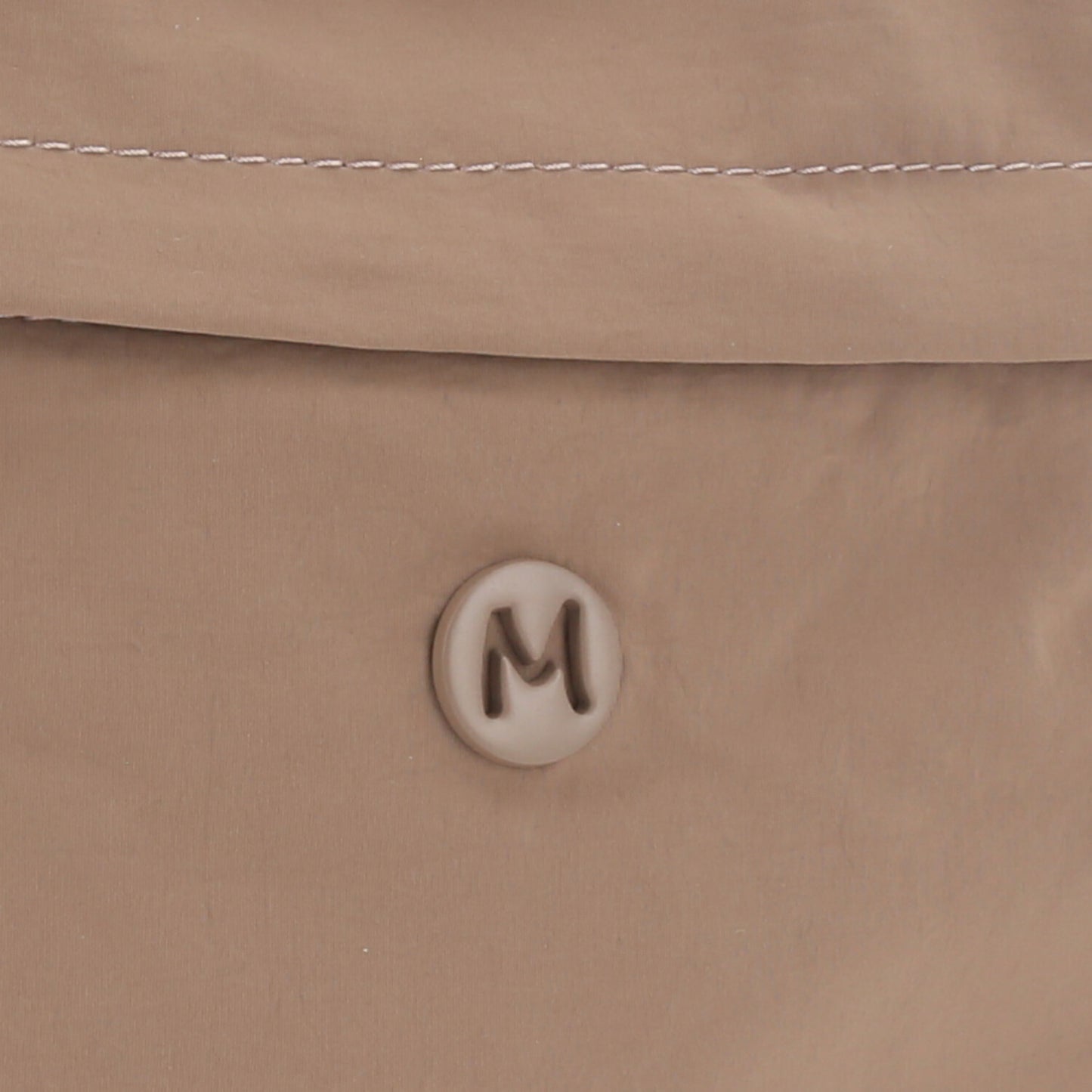 Bolsa Casual em Nylon com Compartimentos Funcionais Marrom