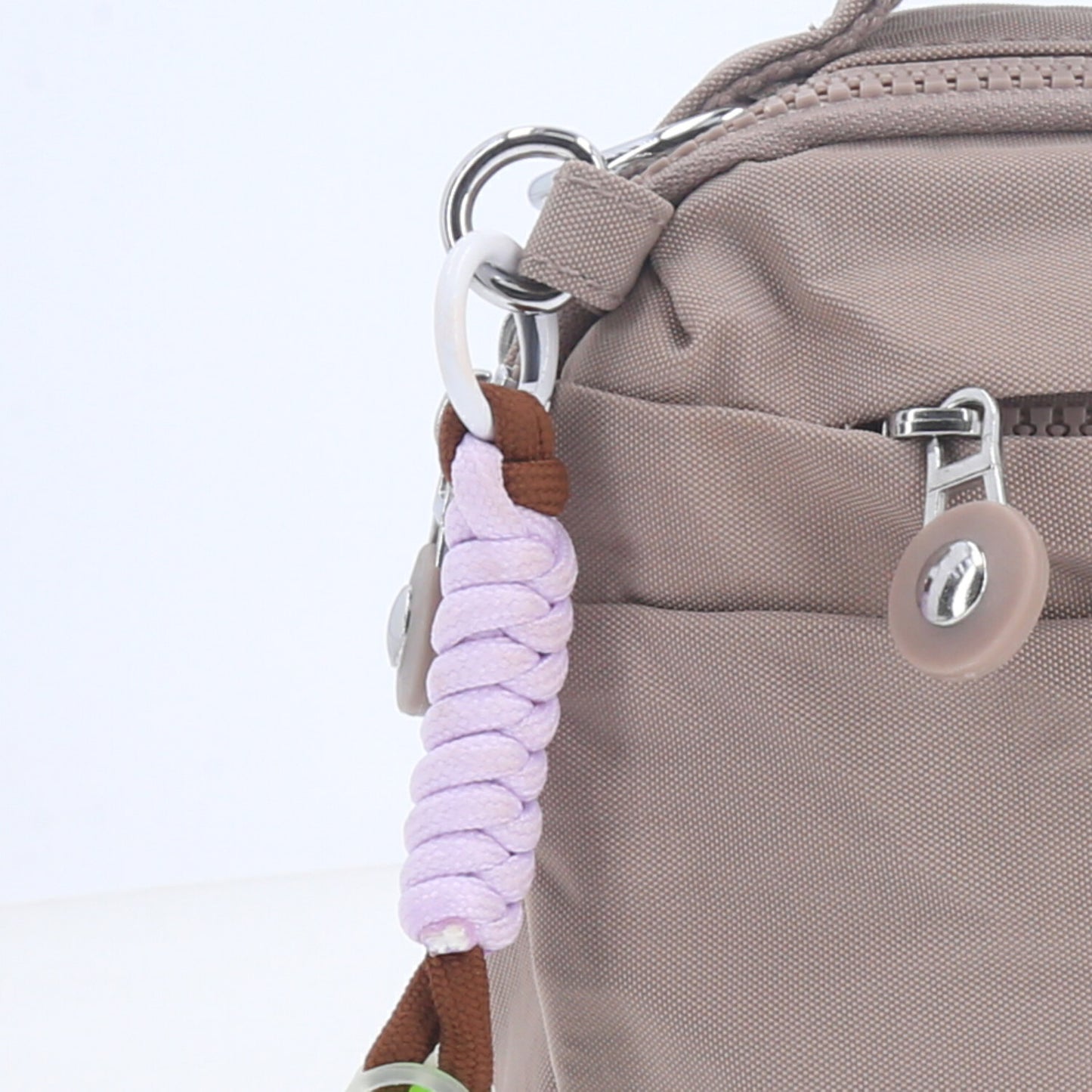 Bolsa Transversal Feminina em Nylon com Múltiplos Bolsos Bege