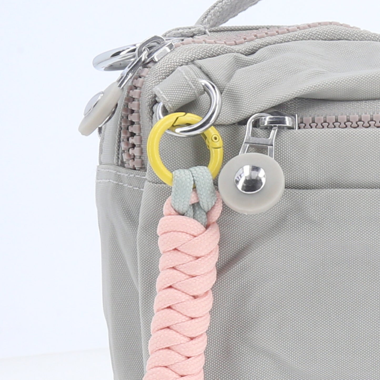Bolsa Transversal Feminina em Nylon com Múltiplos Bolsos Cinza