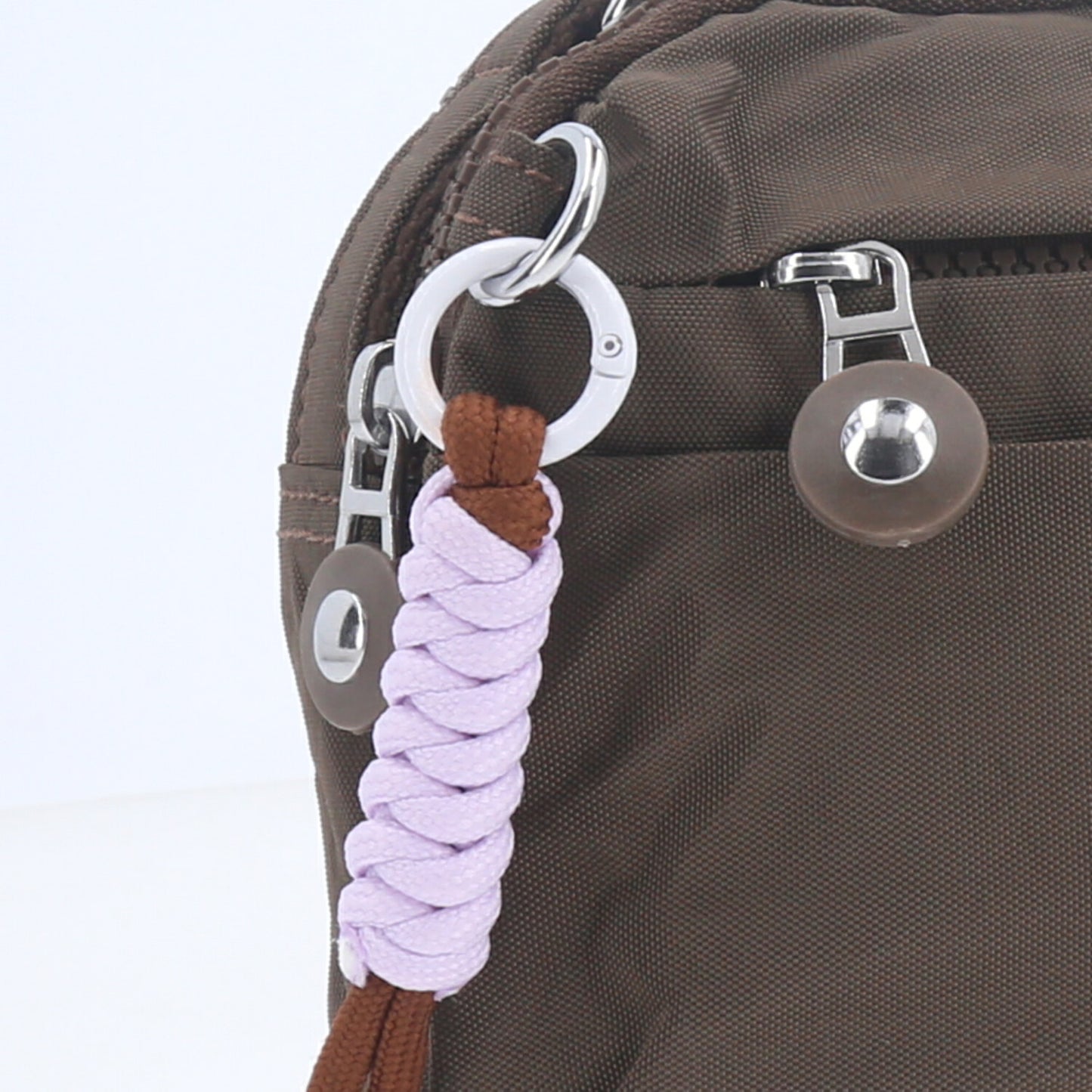 Bolsa Transversal Feminina em Nylon com Múltiplos Bolsos Marrom