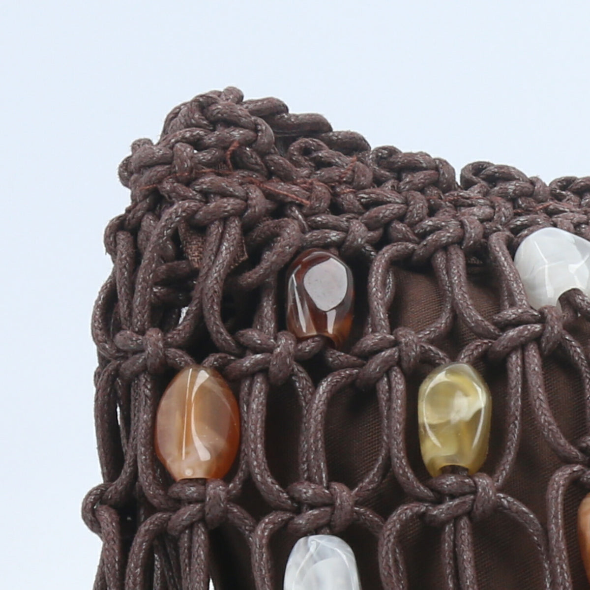 Bolsa em Crochê com Aplique de Madrepérolas Marrom escuro