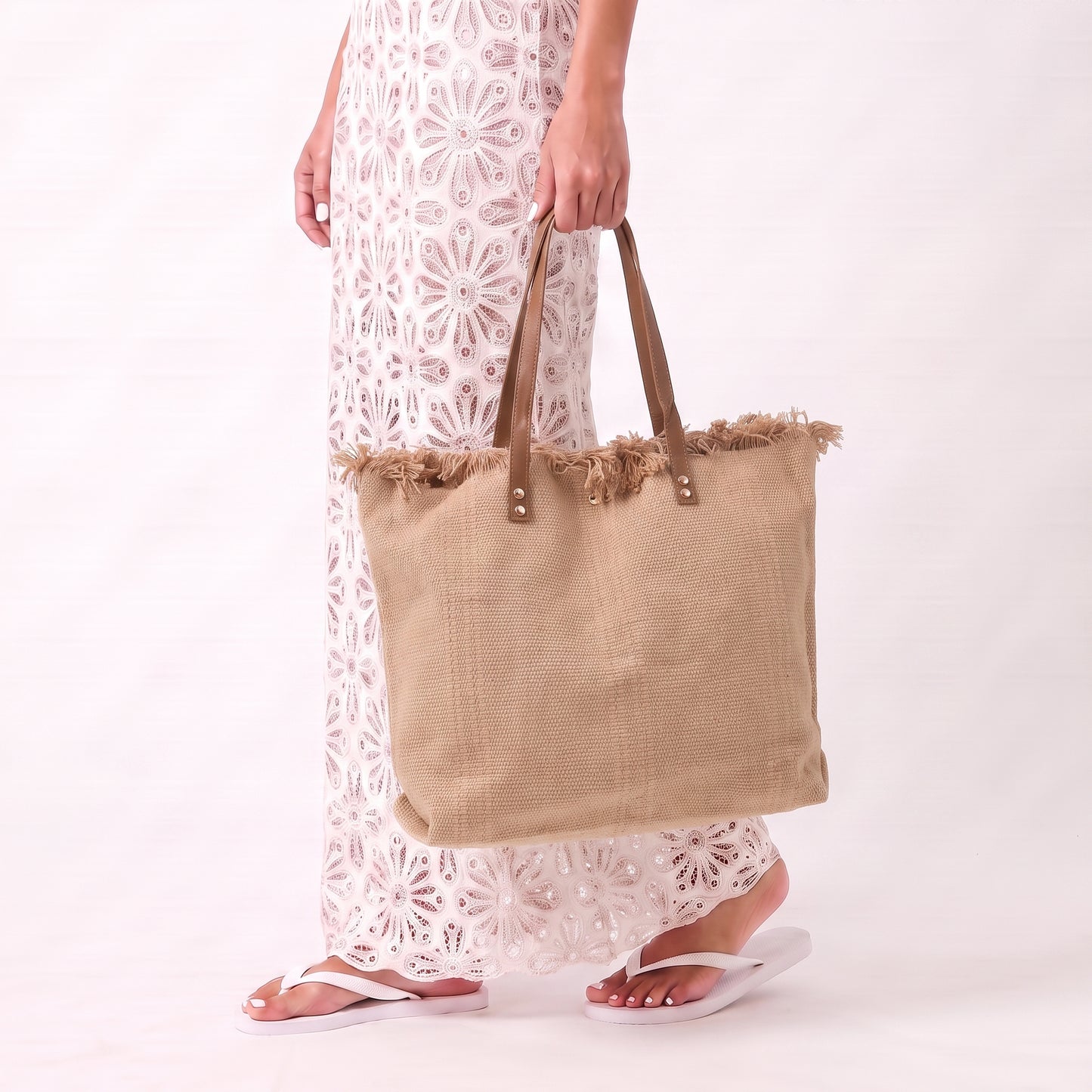 Bolsa Tote em Tecido com Franjas na Borda Superior Caramelo