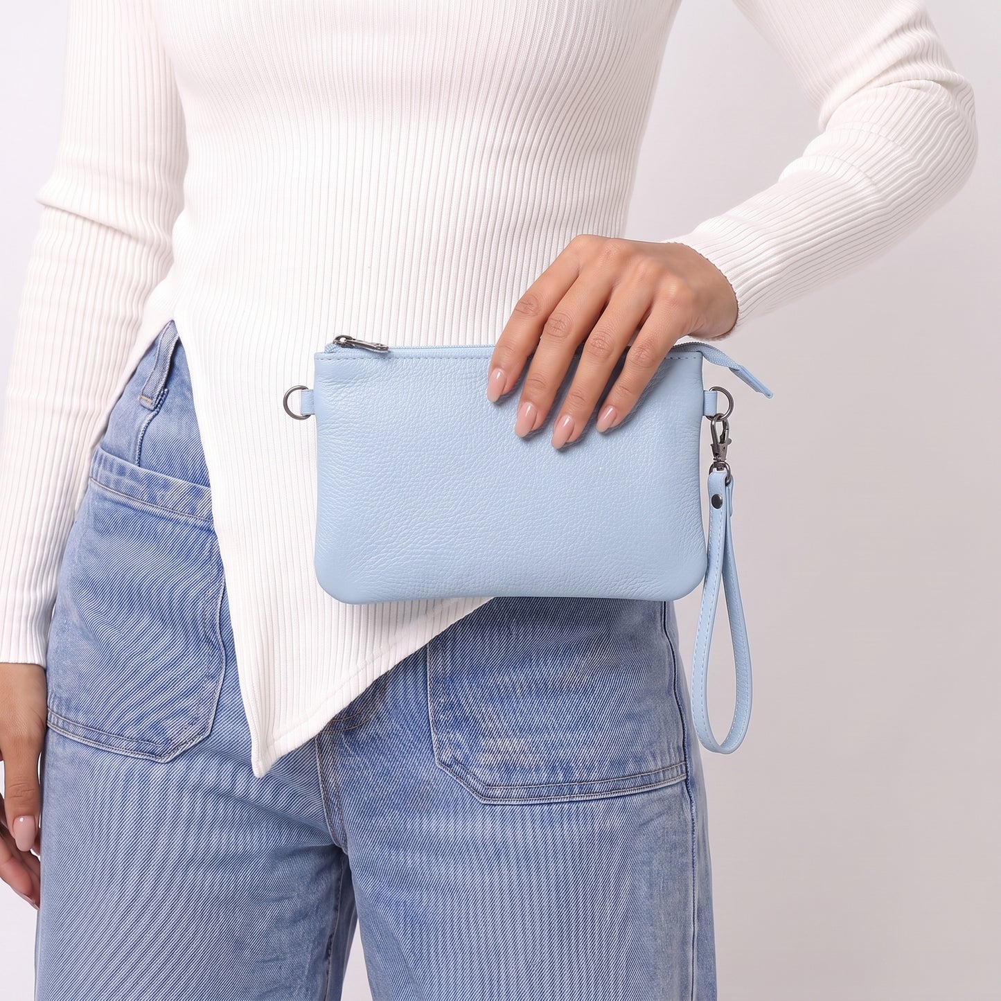 Bolsa Transversal em Couro que Converte em Carteira Azul claro