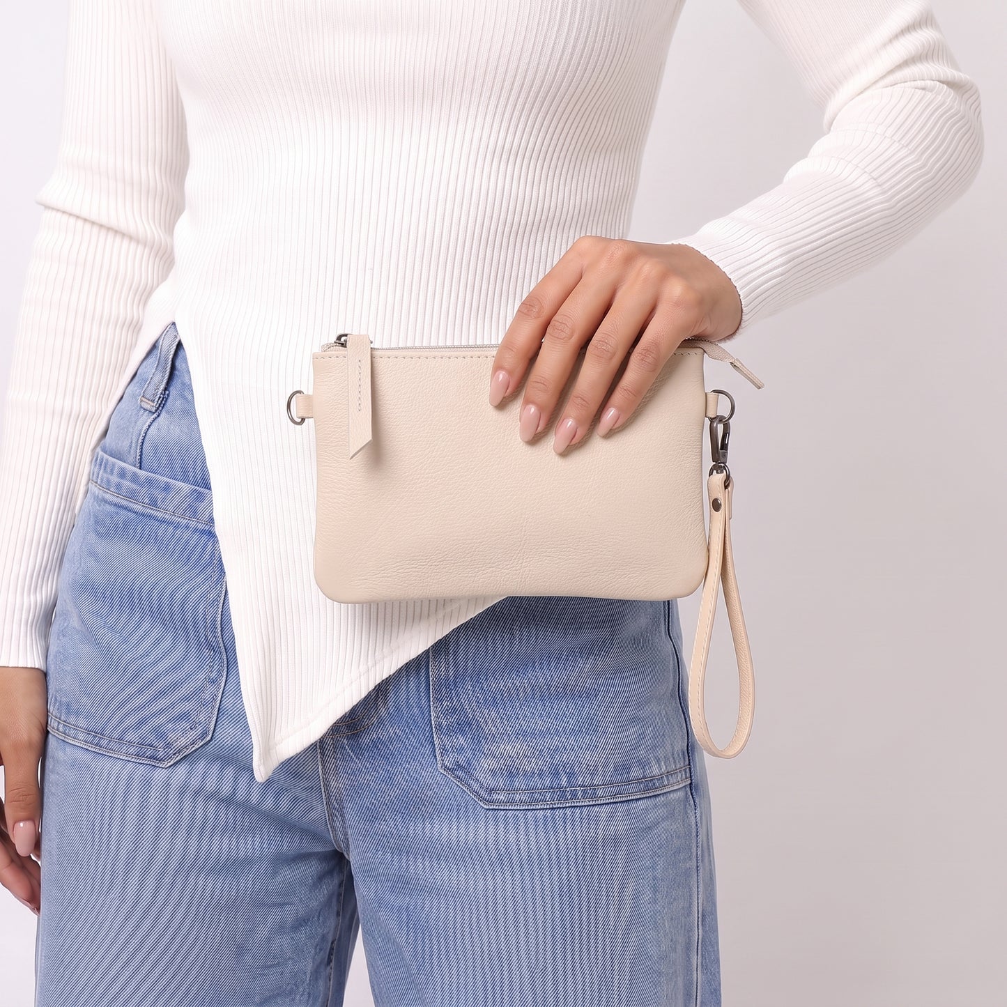 Bolsa Transversal em Couro que Converte em Carteira Marfim