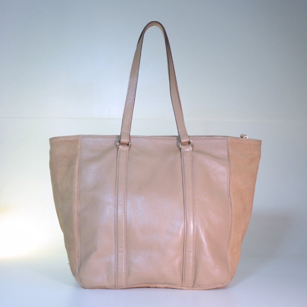 Bolsa de Ombro em Couro Camurça com Acabamento em Franjas Bege