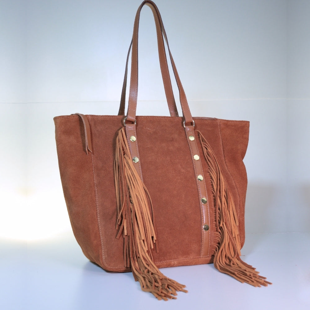 Bolsa de Ombro em Couro Camurça com Acabamento em Franjas Caramelo