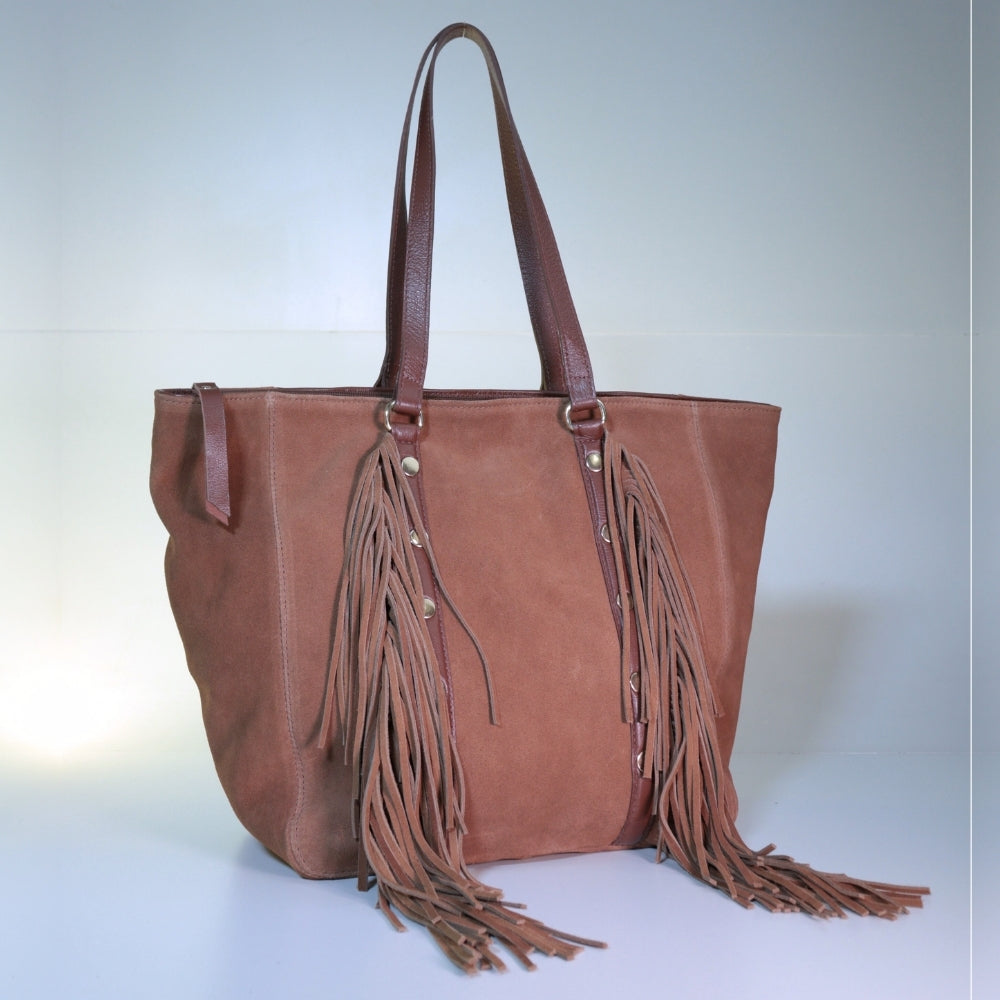 Bolsa de Ombro em Couro Camurça com Acabamento em Franjas Marrom