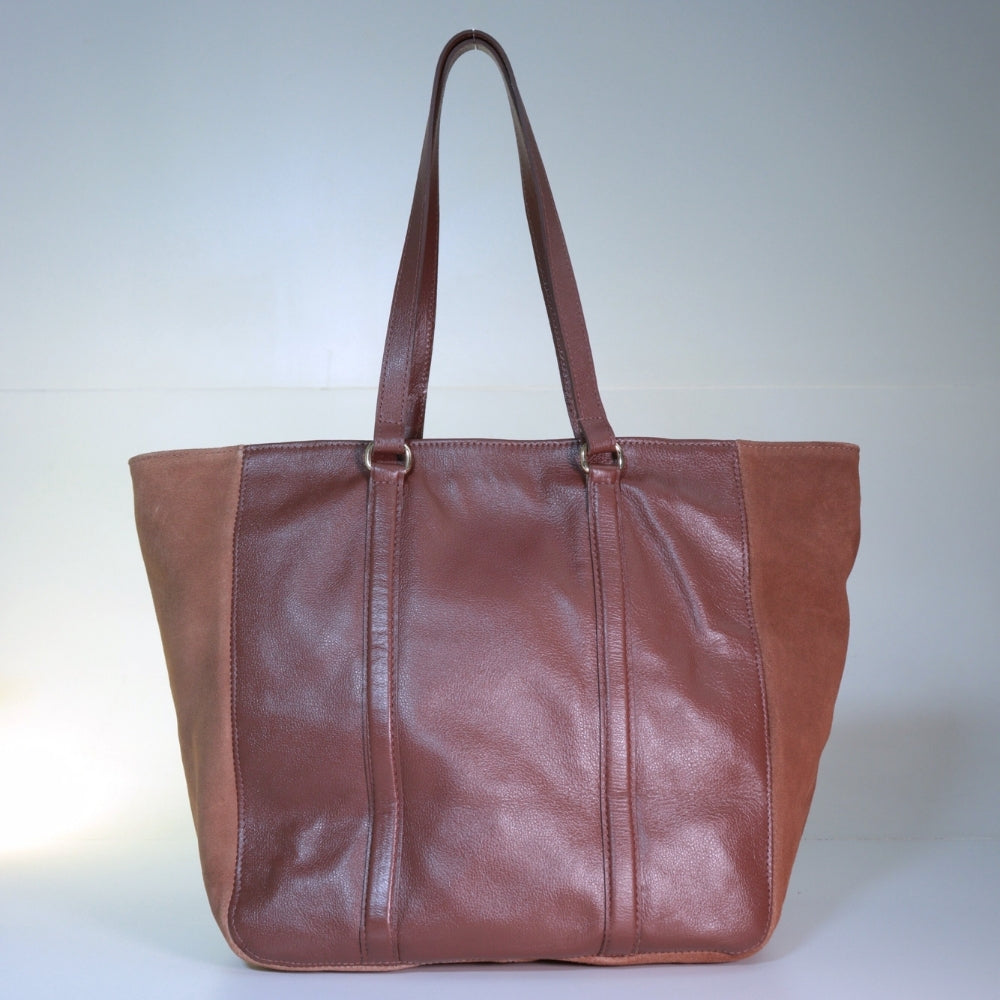 Bolsa de Ombro em Couro Camurça com Acabamento em Franjas Marrom
