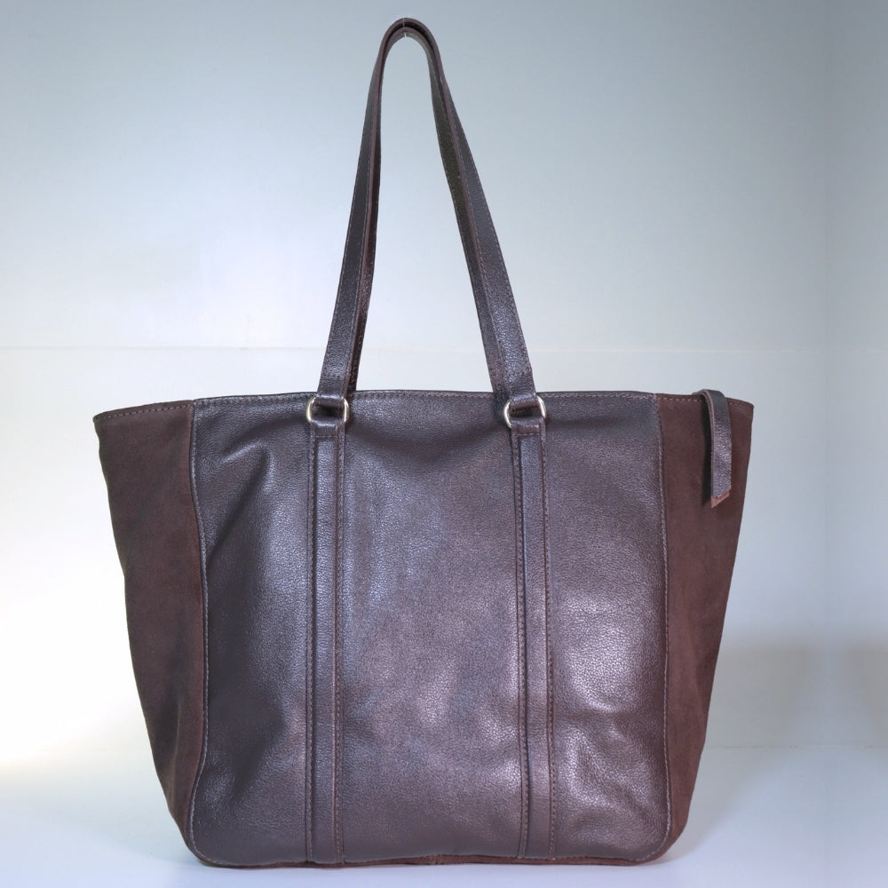 Bolsa de Ombro em Couro Camurça com Acabamento em Franjas Marrom escuro