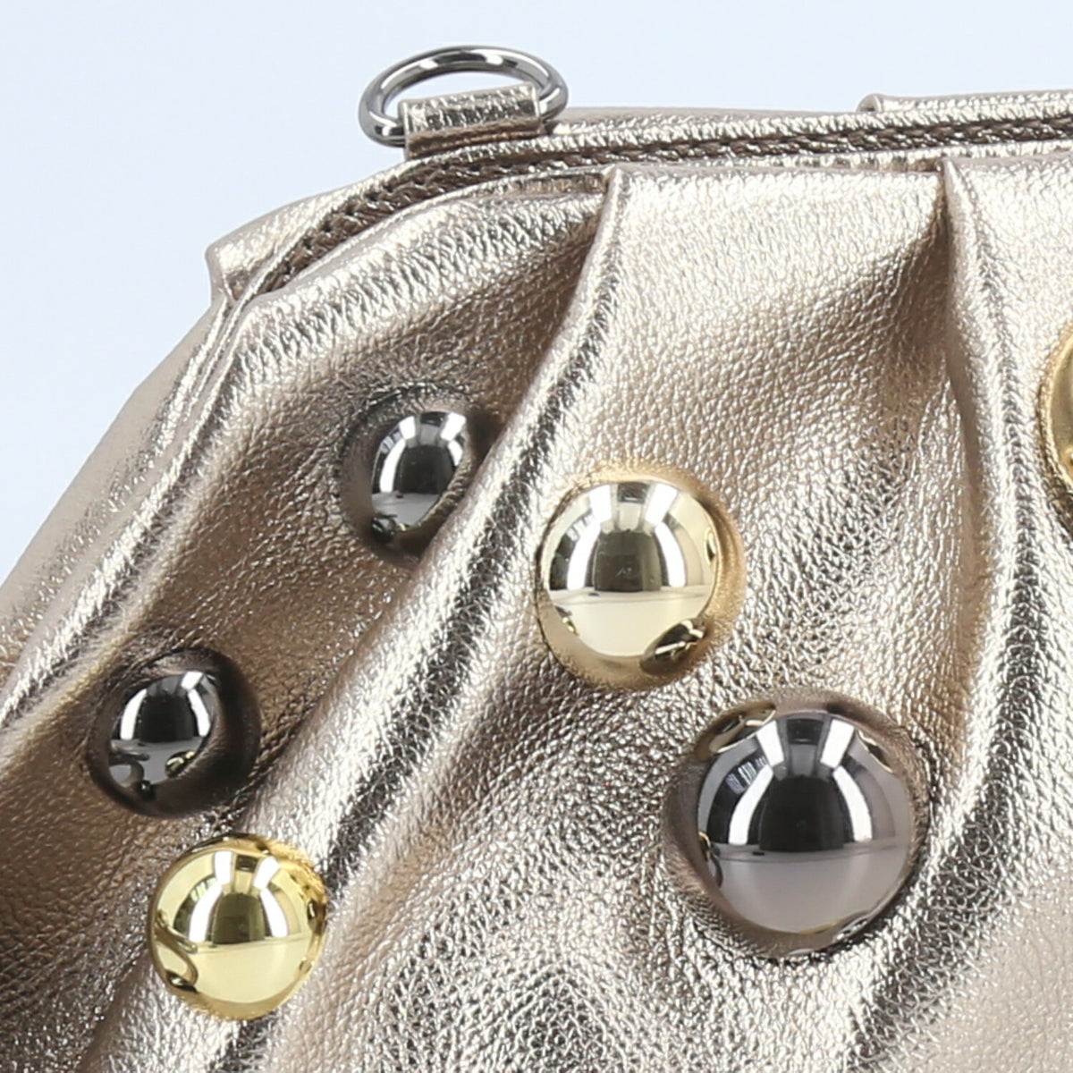 Bolsa em Couro Estilo Clutch com Apliques Metalizado Prata velha