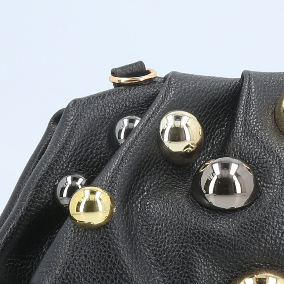 Bolsa em Couro Estilo Clutch com Apliques Metalizado Preto