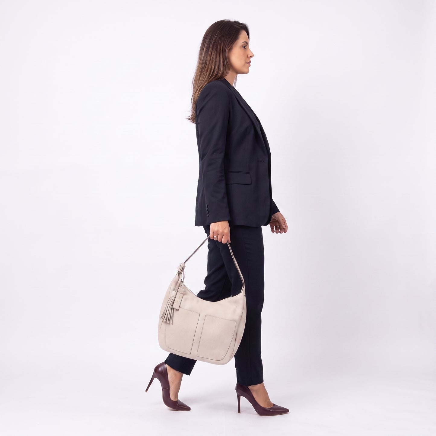 Bolsa Feminina de Ombro em Couro com Bolsos Frontais e Alça Regulável Marfim