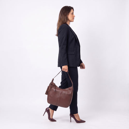 Bolsa Feminina de Ombro em Couro com Bolsos Frontais e Alça Regulável Marrom