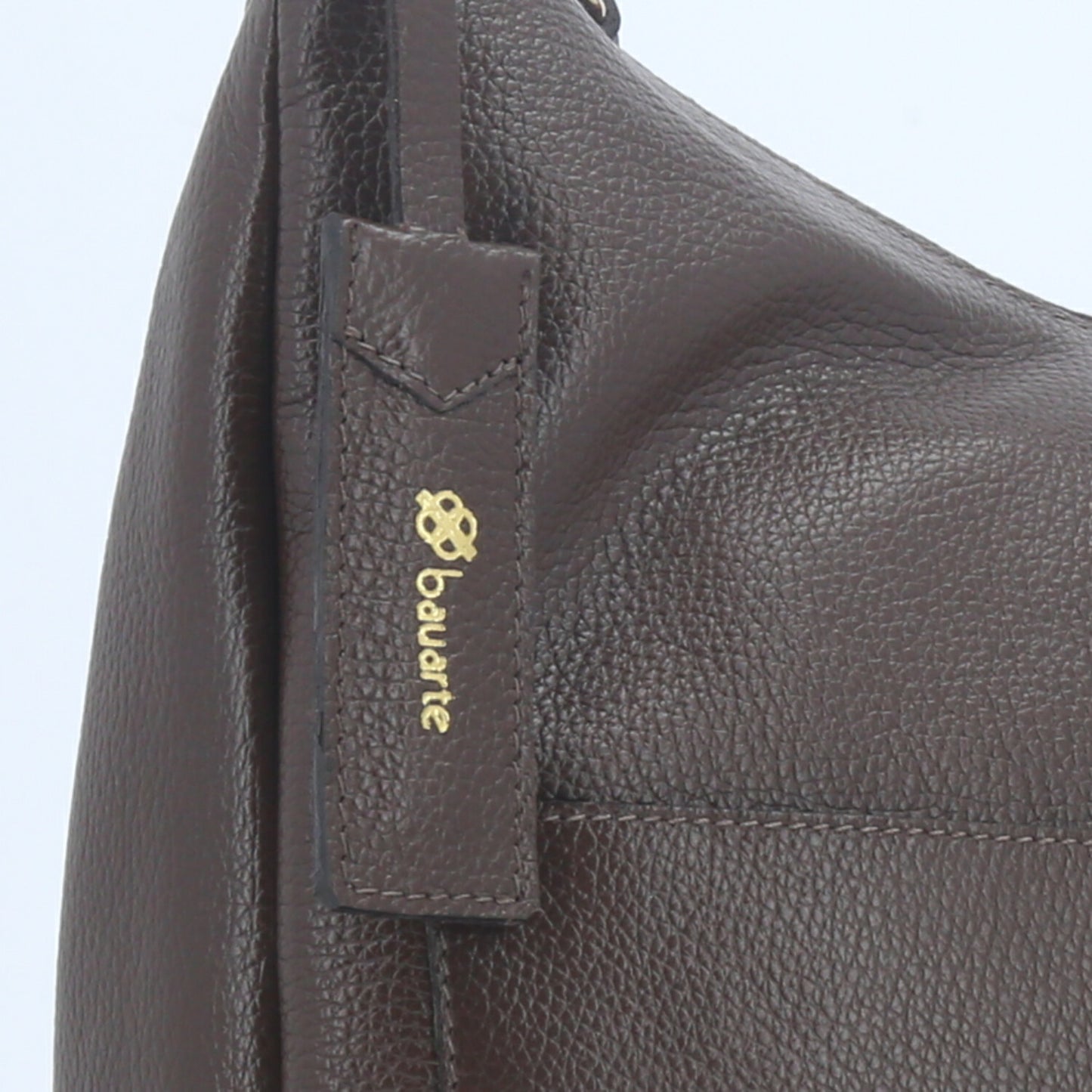 Bolsa Feminina de Ombro em Couro com Bolsos Frontais e Alça Regulável Marrom escuro