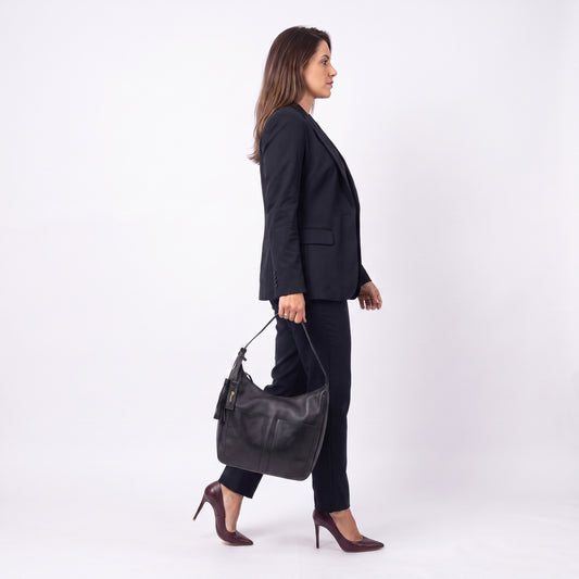 Bolsa Feminina de Ombro em Couro com Bolsos Frontais e Alça Regulável Preto