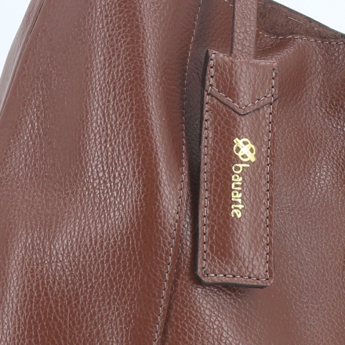 Bolsa Hobo com Detalhe de Argola Frontal Marrom