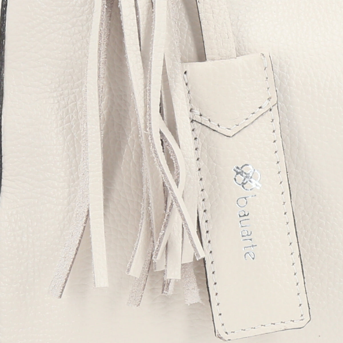 Bolsa Classic Média em Couro com Tassel Marfim