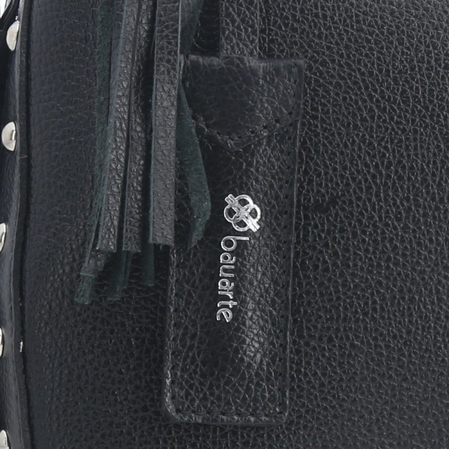 Bolsa Classic Média em Couro com Tassel Preto