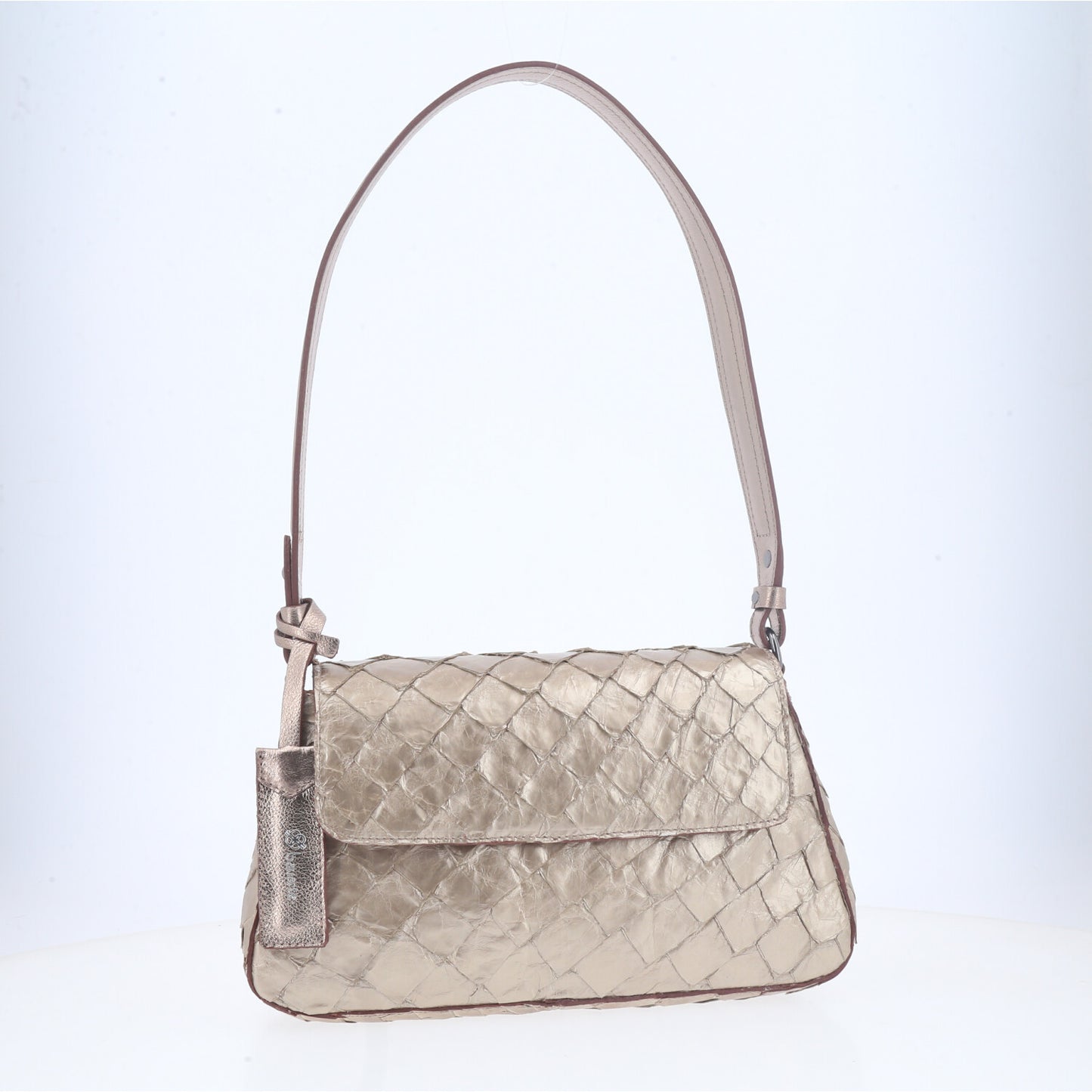 Bolsa Shoulder em Couro de Pirarucu com Alça Fixa Prata velha