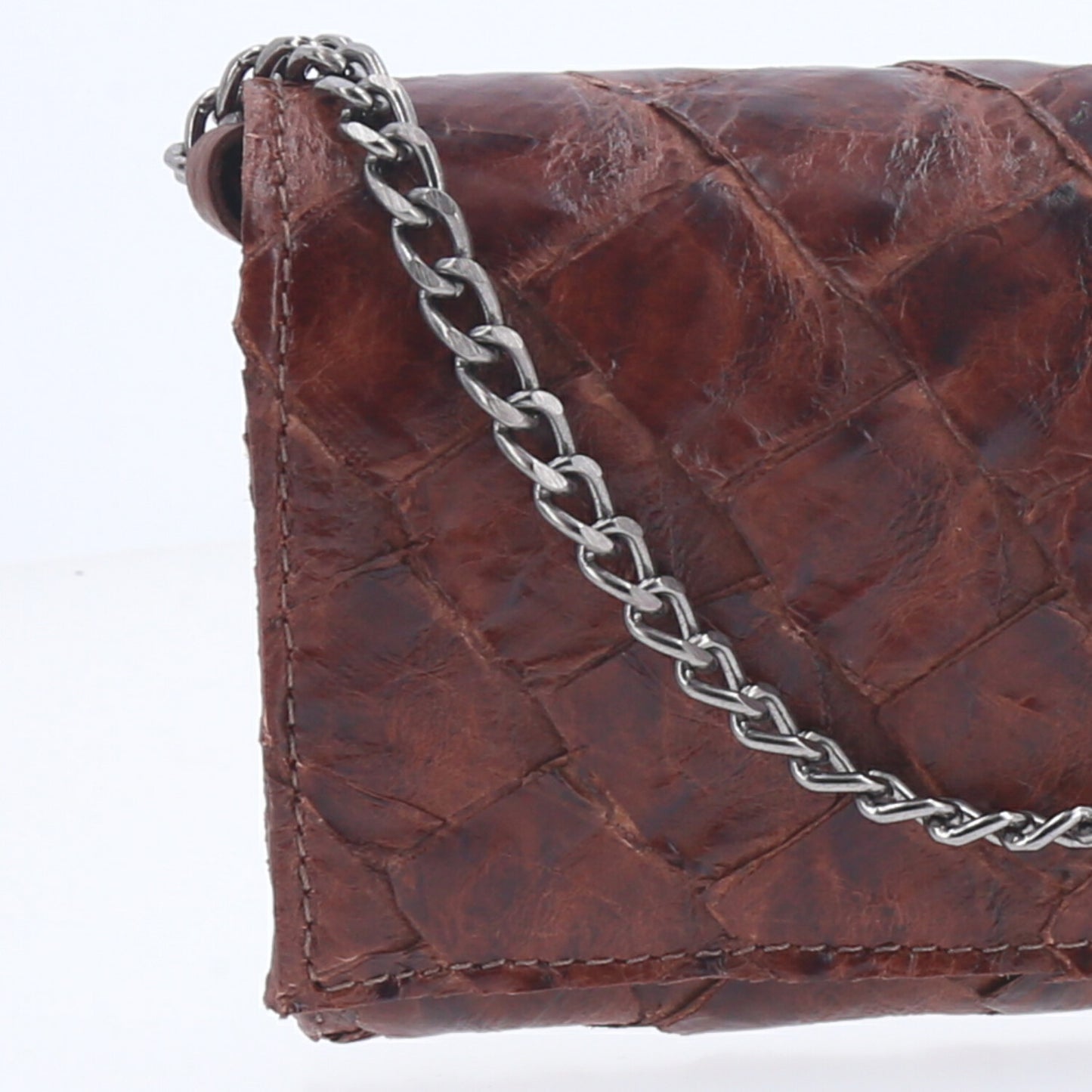 Bolsa Baguete em Couro de Pirarucu com Alça de Corrente  Marrom