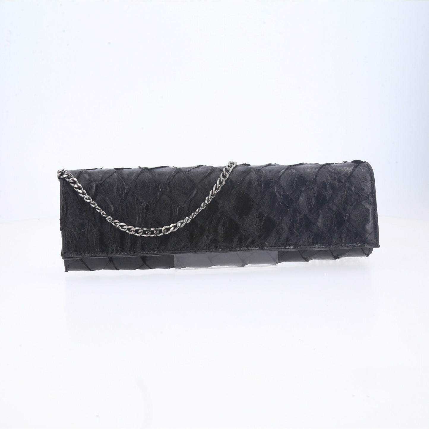 Bolsa Baguete em Couro de Pirarucu com Alça de Corrente  Preto
