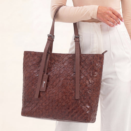 Bolsa Tote em Couro de Pirarucu com Alça Detalhista Marrom