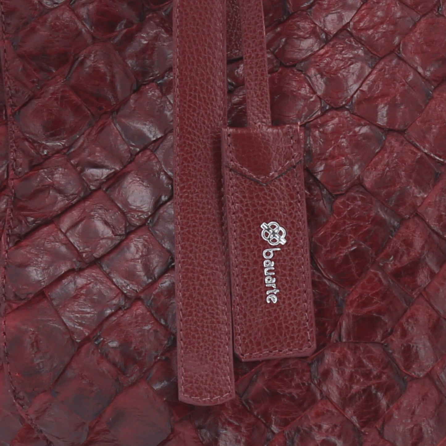 Bolsa Tote em Couro de Pirarucu com Alça Detalhista Vinho