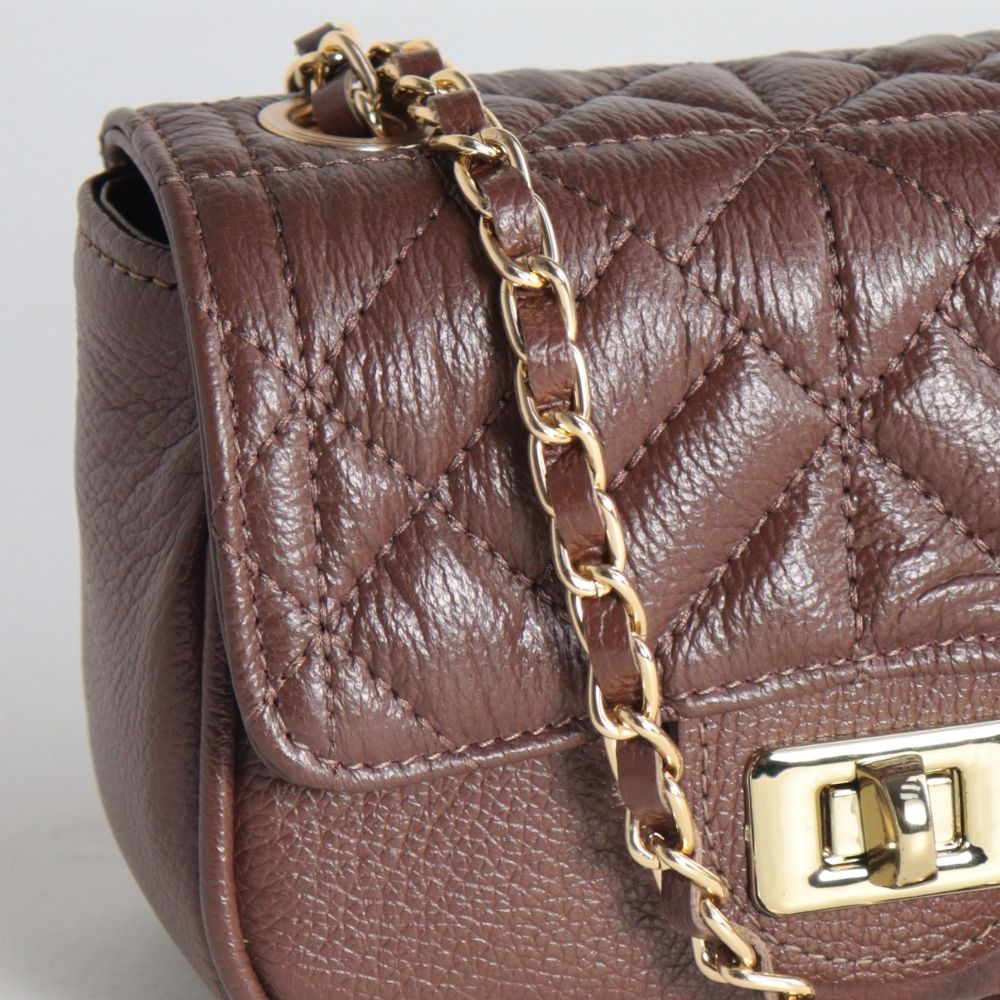Bolsa Tiracolo em Couro Metalassê com Alça de Corrente Marrom