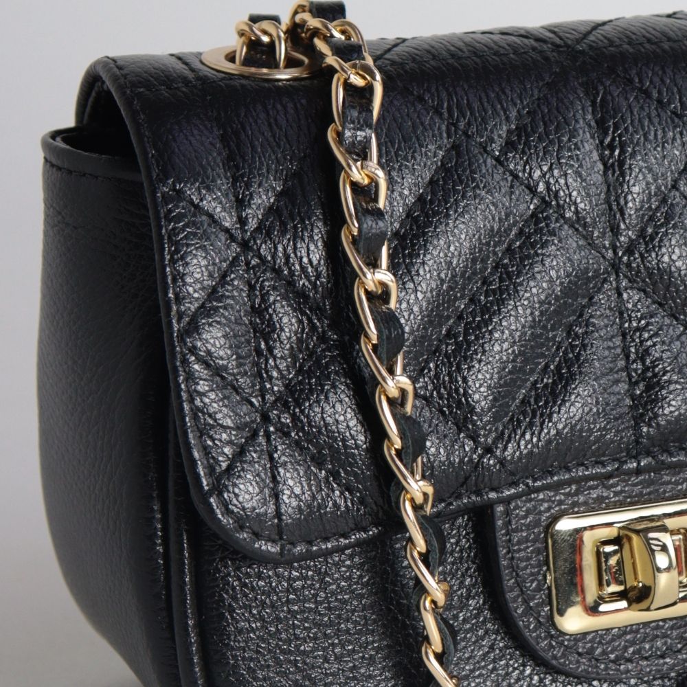 Bolsa Tiracolo em Couro Metalassê com Alça de Corrente Preto