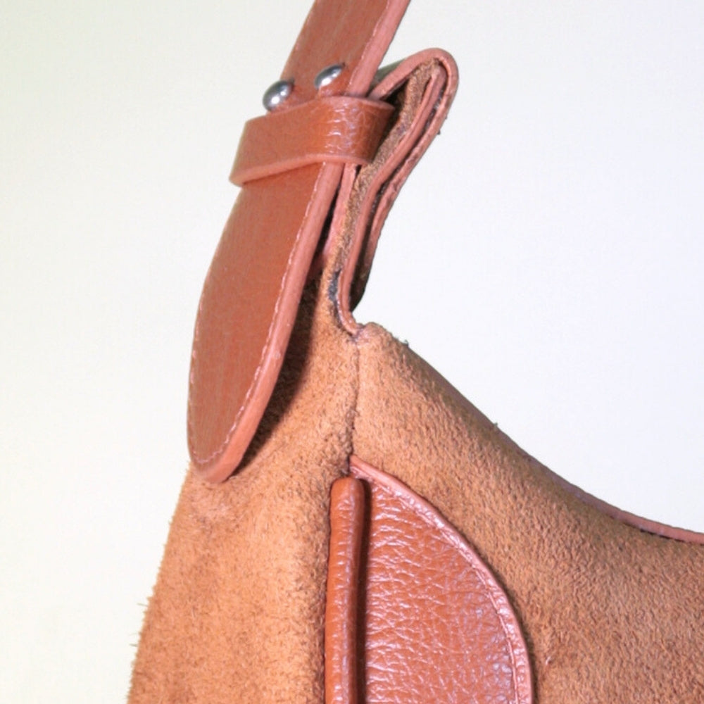 Bolsa de Ombro Feminina em Couro Camurça

 Caramelo