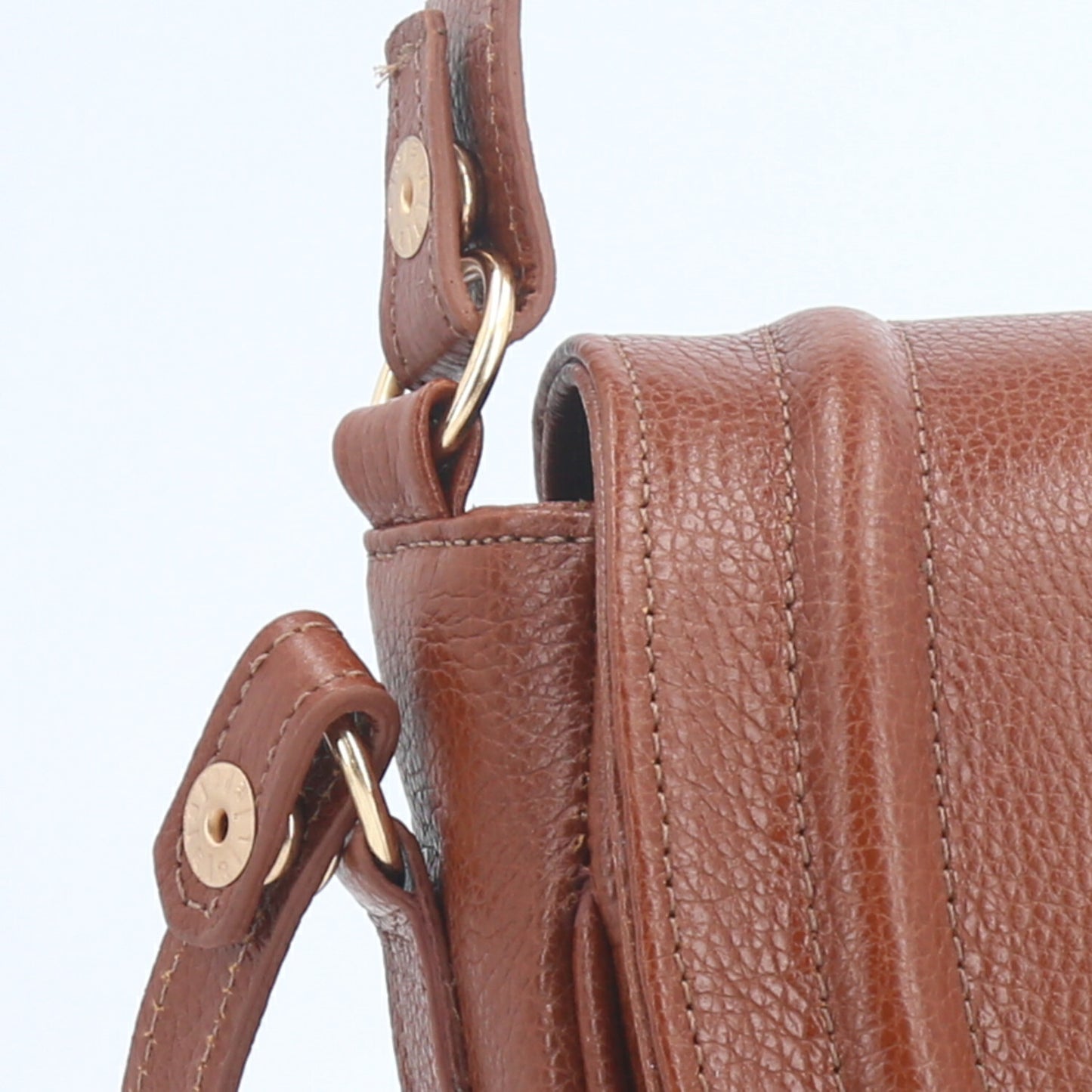 Bolsa Estilo Meia Lua em Couro com Duas Opções de Alça Caramelo