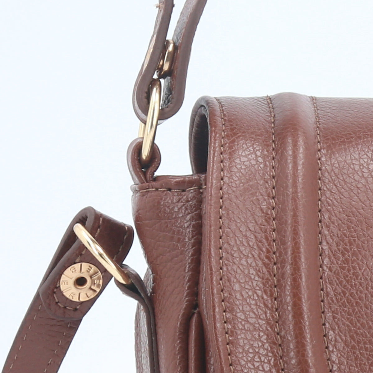 Bolsa Estilo Meia Lua em Couro com Duas Opções de Alça Marrom