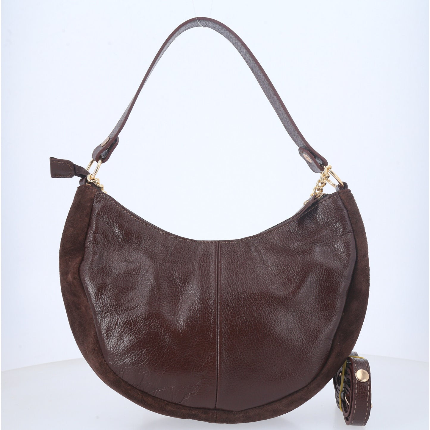 Bolsa em Couro Camurça com Detalhe em Corrente Marrom escuro