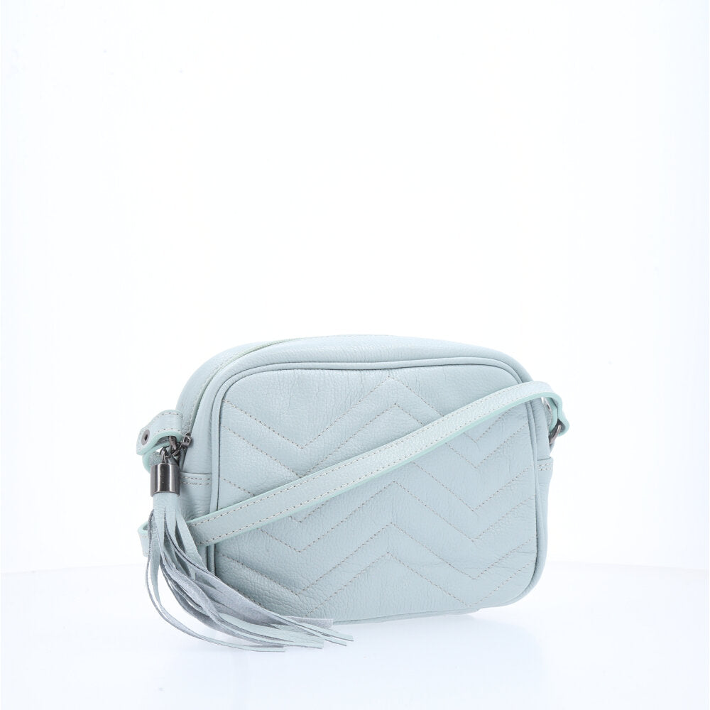 Bolsa Crossbody Feminina em Couro Matelassê com Tassel Azul claro