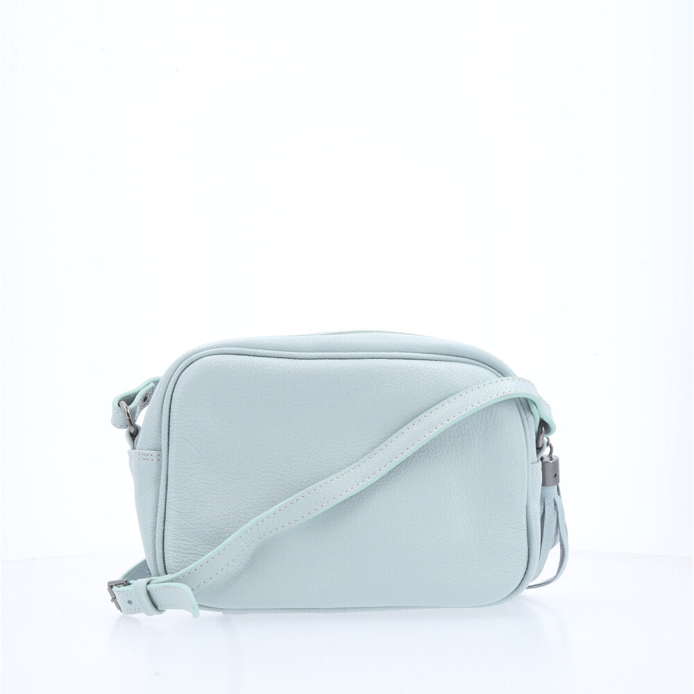Bolsa Crossbody Feminina em Couro Matelassê com Tassel Azul claro