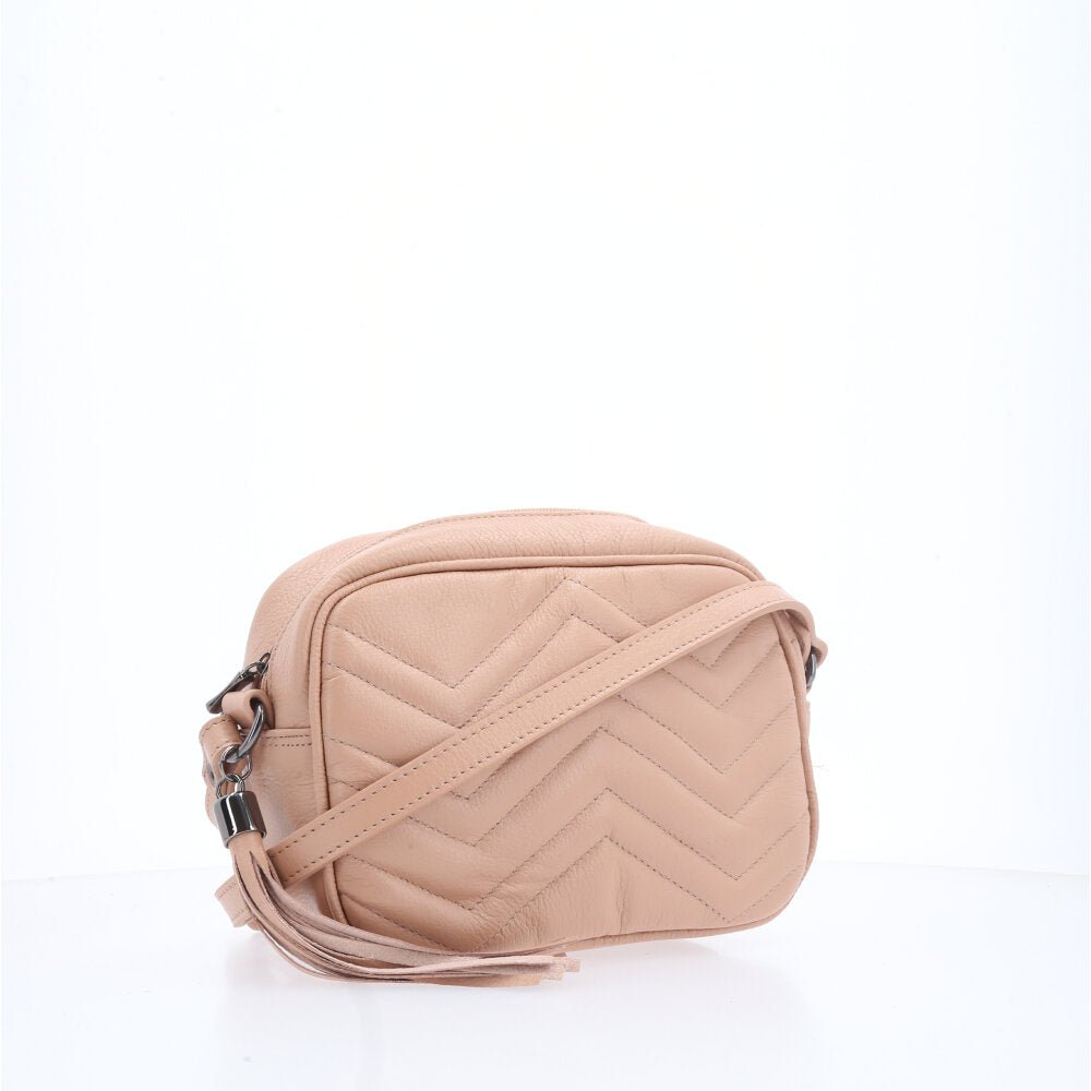 Bolsa Crossbody Feminina em Couro Matelassê com Tassel Bege