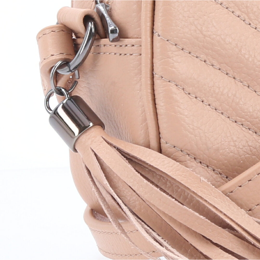 Bolsa Crossbody Feminina em Couro Matelassê com Tassel Bege claro