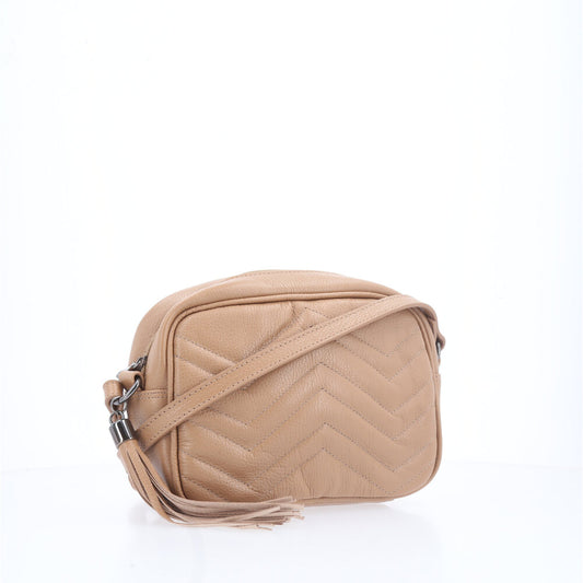 Bolsa Crossbody Feminina em Couro Matelassê com Tassel Bege escuro