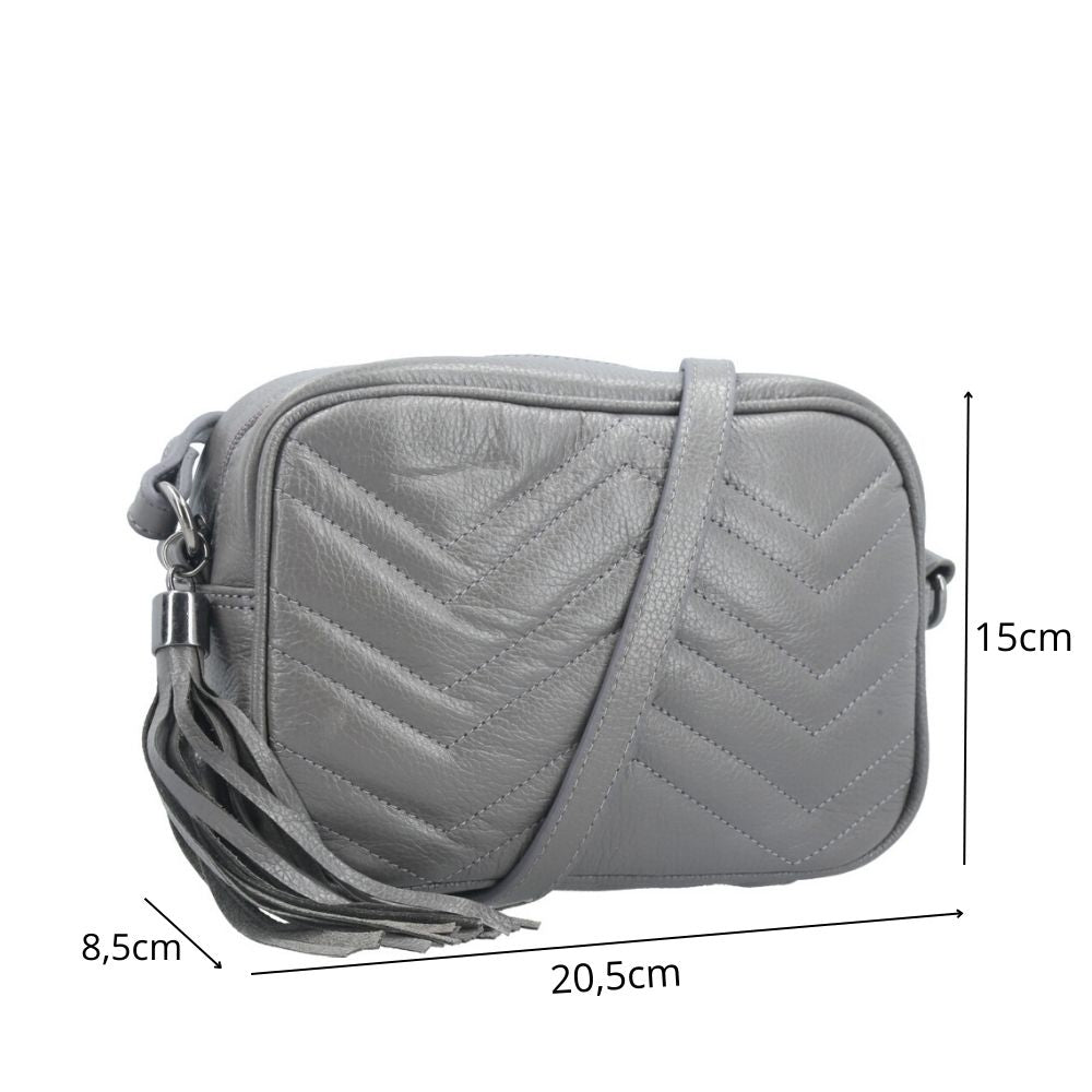 Bolsa Crossbody Feminina em Couro Matelassê com Tassel Cinza