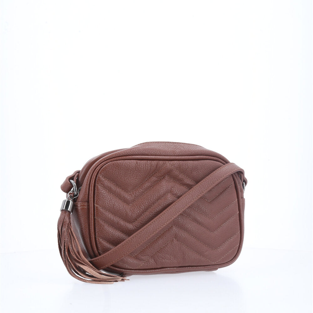 Bolsa Crossbody Feminina em Couro Matelassê com Tassel Marrom
